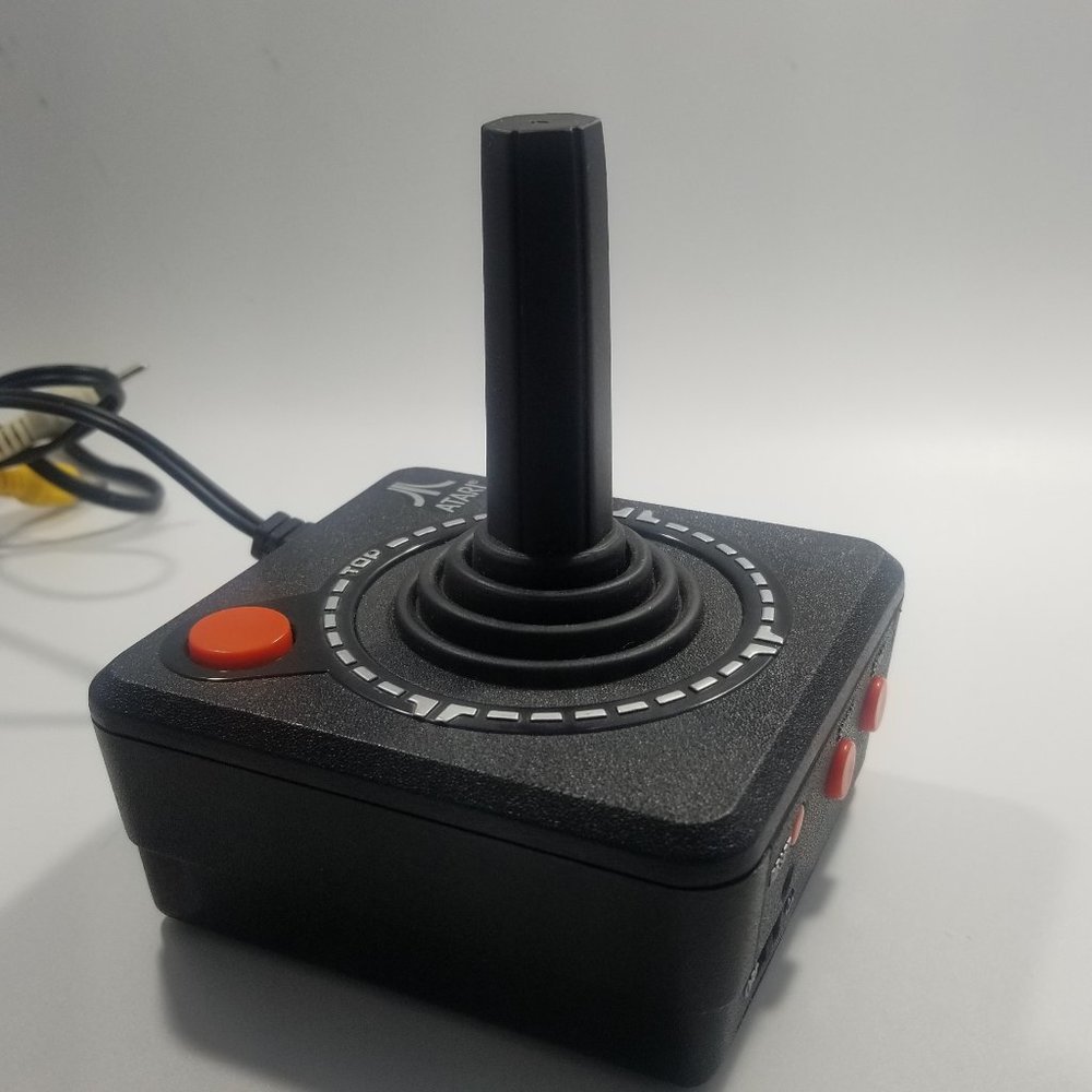 Atari Plug and Play Console - Picture 7 of 8